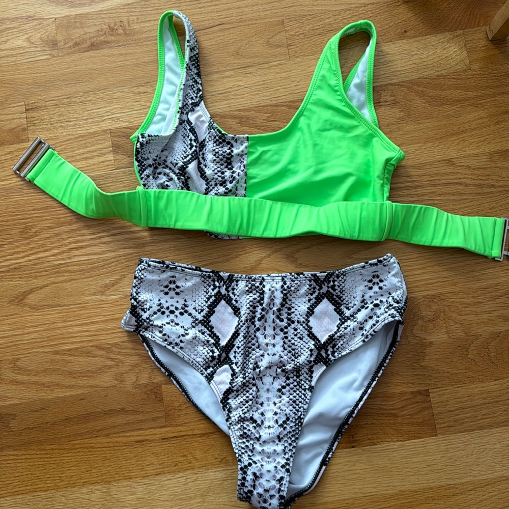 Super cute neon print bikini set!!